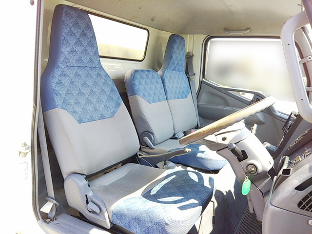 三菱ふそうキャンターアルミバン小型（2t・3t）[写真19]