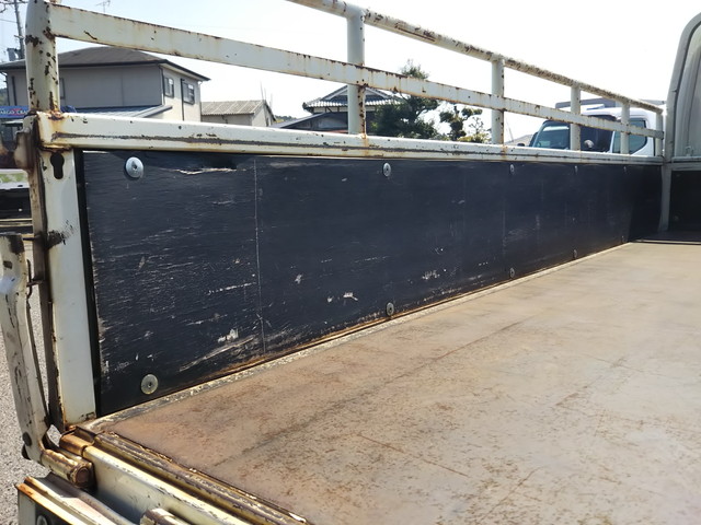 三菱ふそうキャンター平ボディ小型（2t・3t）[写真15]