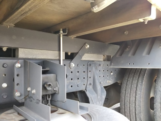 三菱ふそうキャンター平ボディ小型（2t・3t）[写真24]