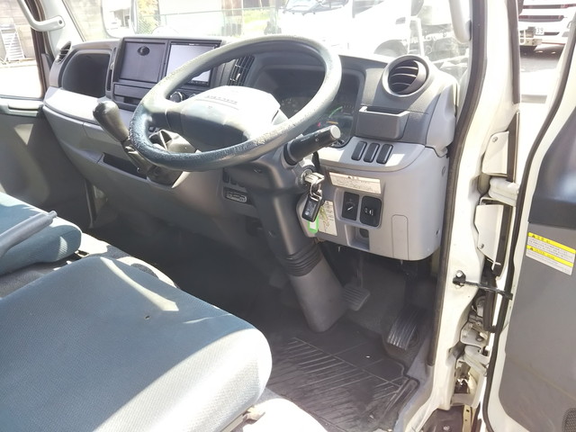 三菱ふそうキャンター平ボディ小型（2t・3t）[写真35]