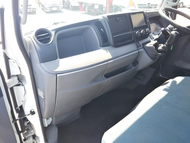 三菱ふそうキャンター平ボディ小型（2t・3t）[写真36]