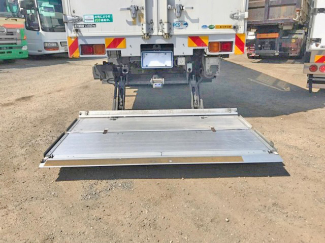 日野プロフィアアルミウイング大型（10t）[写真15]