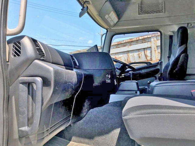 日野プロフィアアルミウイング大型（10t）[写真32]