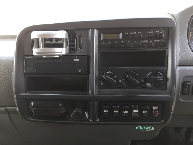 三菱ふそうファイターアルミウイング中型（4t）[写真37]