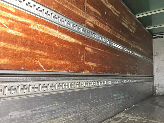 三菱ふそうファイターアルミウイング中型（4t）[写真14]