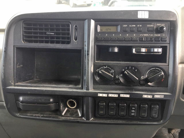 三菱ふそうファイターアルミウイング中型（4t）[写真36]