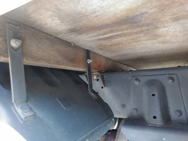 いすゞエルフ平ボディ小型（2t・3t）[写真12]