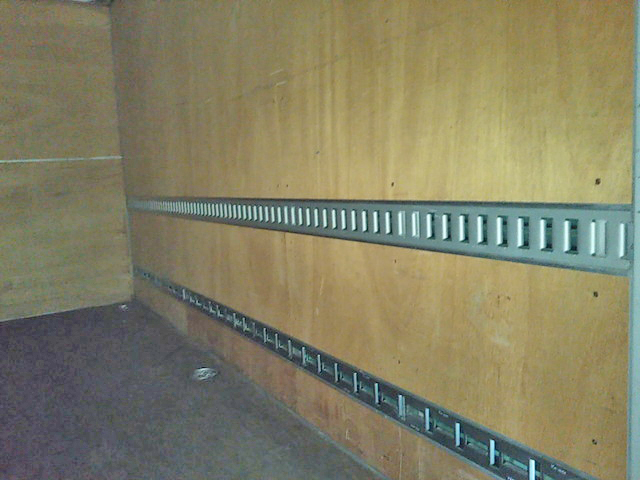 いすゞエルフアルミバン小型（2t・3t）[写真08]