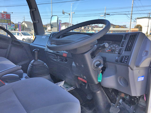 いすゞエルフアルミバン小型（2t・3t）[写真28]