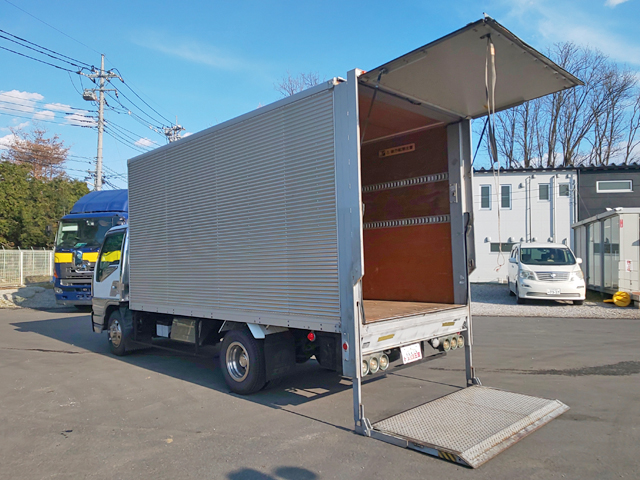 いすゞエルフアルミバン小型（2t・3t）[写真15]
