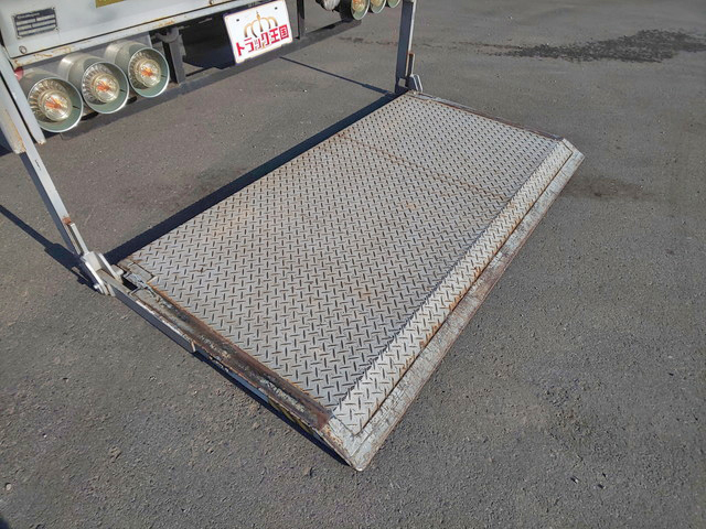 いすゞエルフアルミバン小型（2t・3t）[写真16]