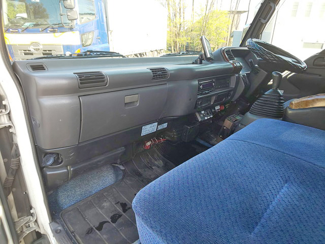 いすゞエルフアルミバン小型（2t・3t）[写真32]