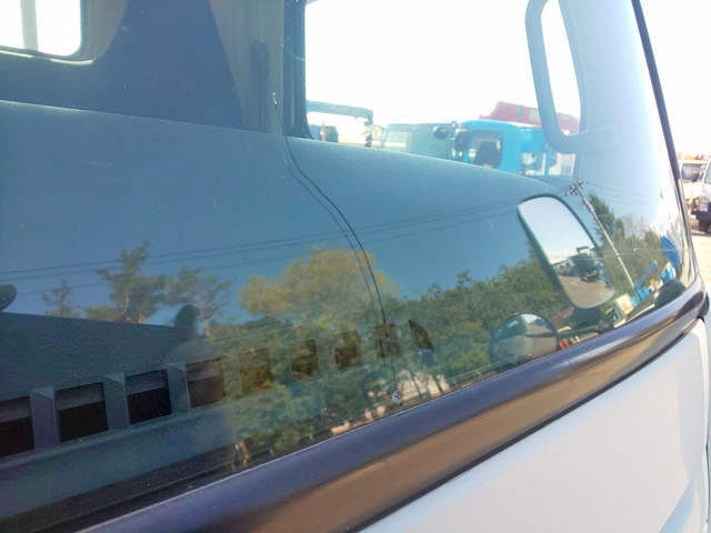 三菱ふそうキャンター平ボディ小型（2t・3t）[写真11]