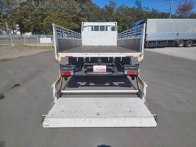 三菱ふそうキャンター平ボディ小型（2t・3t）[写真13]