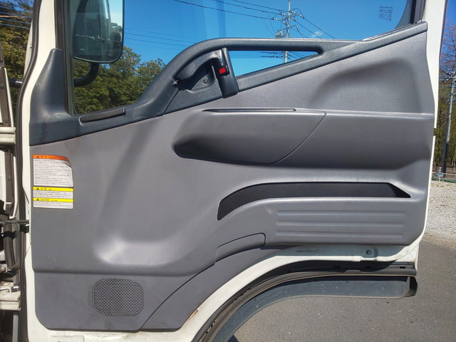 三菱ふそうキャンター平ボディ小型（2t・3t）[写真28]