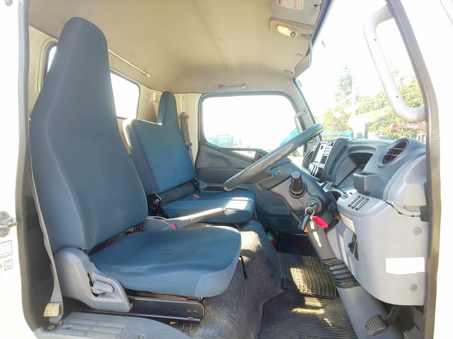 三菱ふそうキャンター平ボディ小型（2t・3t）[写真29]