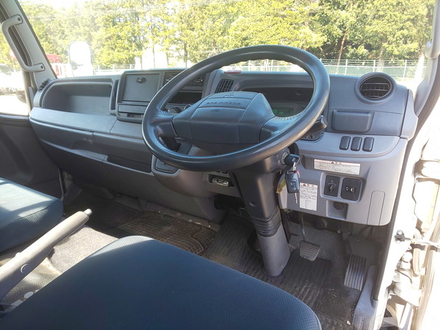 三菱ふそうキャンター平ボディ小型（2t・3t）[写真30]