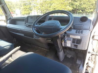 三菱ふそうキャンター平ボディ小型（2t・3t）[写真30]