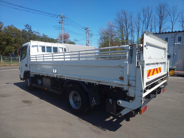 三菱ふそうキャンター平ボディ小型（2t・3t）[写真04]