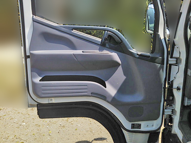 三菱ふそうキャンターガッツ平ボディ小型（2t・3t）[写真30]