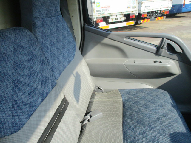 三菱ふそうキャンターアルミバン小型（2t・3t）[写真23]