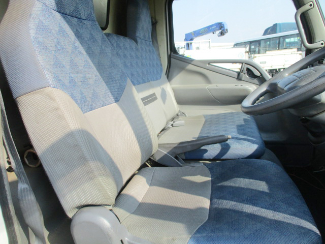 三菱ふそうキャンターアルミバン小型（2t・3t）[写真24]