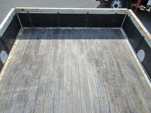 いすゞフォワード平ボディ中型（4t）[写真11]