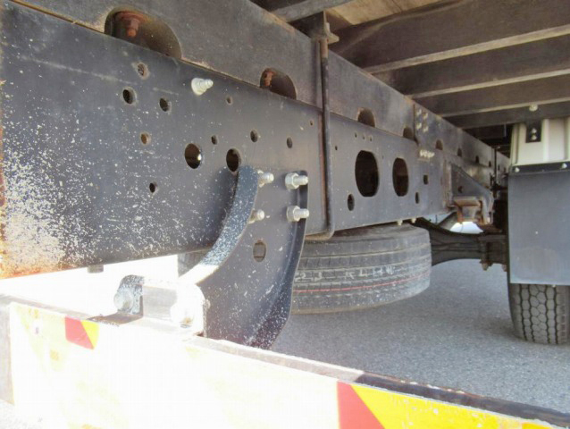 いすゞフォワード平ボディ中型（4t）[写真17]