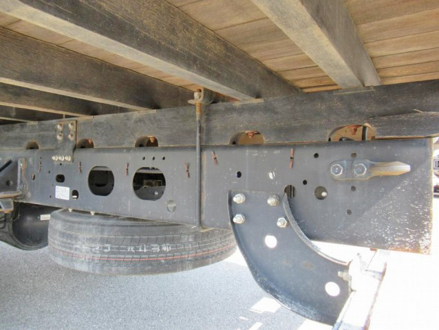 いすゞフォワード平ボディ中型（4t）[写真18]