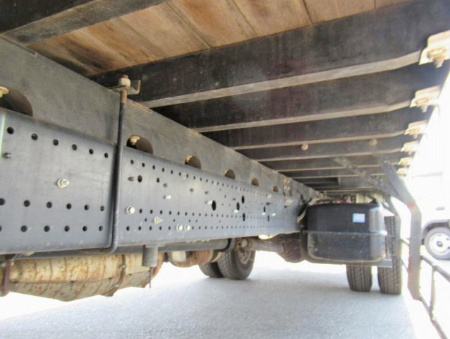 いすゞフォワード平ボディ中型（4t）[写真19]