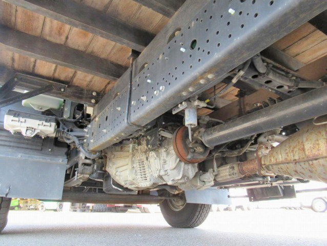 いすゞフォワード平ボディ中型（4t）[写真21]