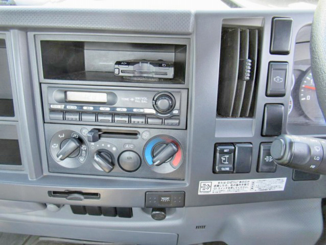 いすゞフォワード平ボディ中型（4t）[写真39]