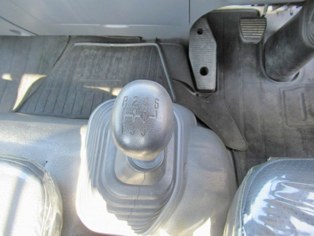 いすゞフォワード平ボディ中型（4t）[写真40]