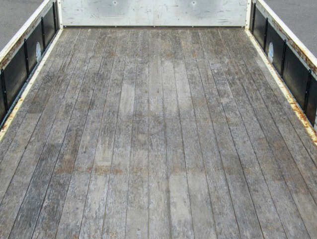 いすゞフォワード平ボディ中型（4t）[写真09]