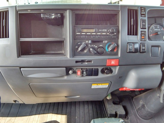 いすゞエルフアルミバン小型（2t・3t）[写真28]