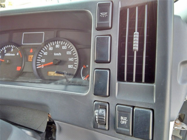 いすゞエルフアルミバン小型（2t・3t）[写真31]