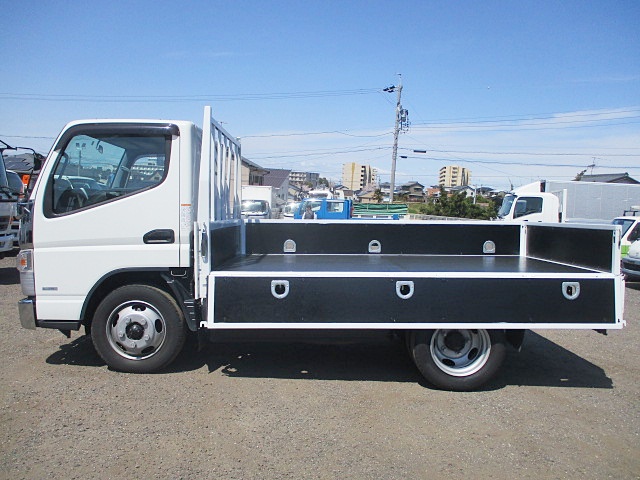 三菱ふそうキャンター平ボディ小型（2t・3t）[写真10]