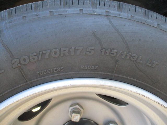 三菱ふそうキャンター平ボディ小型（2t・3t）[写真16]