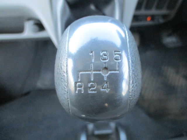 三菱ふそうキャンター平ボディ小型（2t・3t）[写真21]