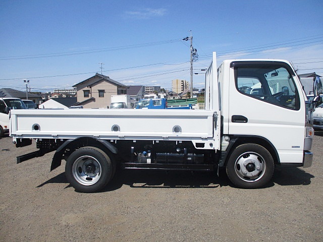 三菱ふそうキャンター平ボディ小型（2t・3t）[写真07]
