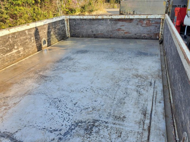 いすゞエルフ平ボディ小型（2t・3t）[写真11]