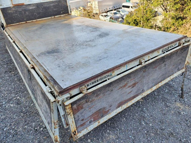 いすゞエルフ平ボディ小型（2t・3t）[写真07]