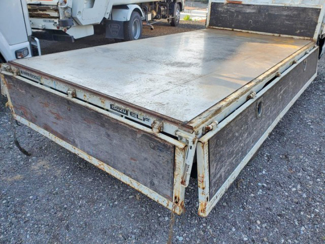 いすゞエルフ平ボディ小型（2t・3t）[写真08]