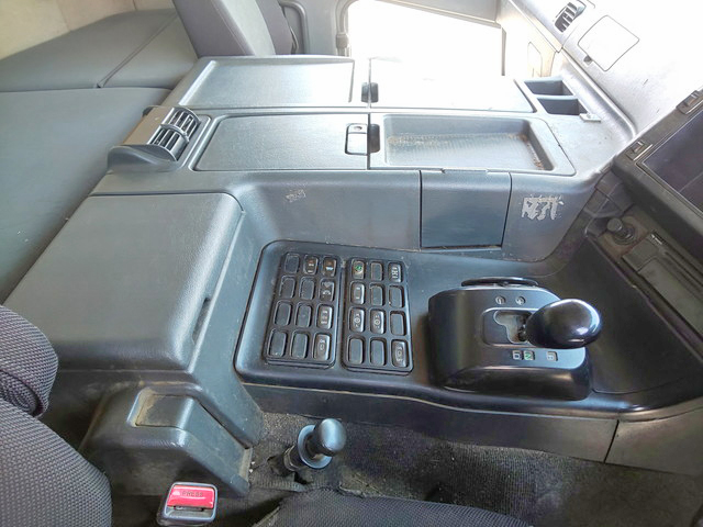 三菱ふそうスーパーグレートトレーラーヘッド（トラクターヘッド）大型（10t）[写真34]