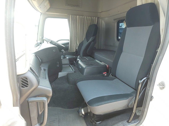 日野プロフィアトレーラーヘッド（トラクターヘッド）大型（10t）[写真22]