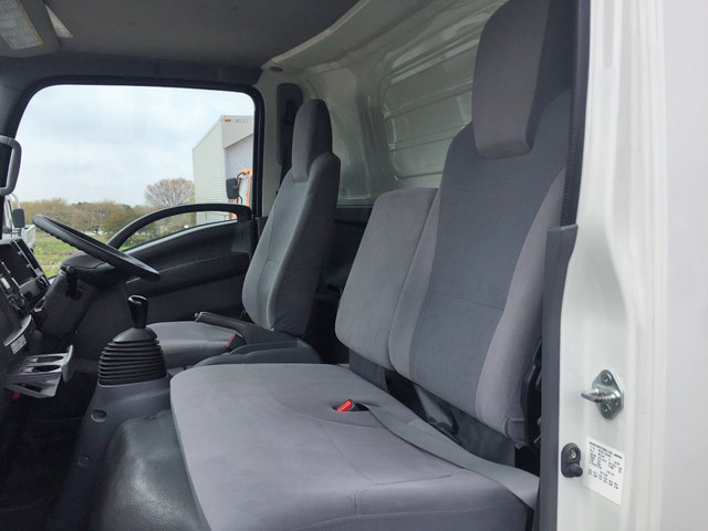 いすゞエルフアルミバン小型（2t・3t）[写真30]