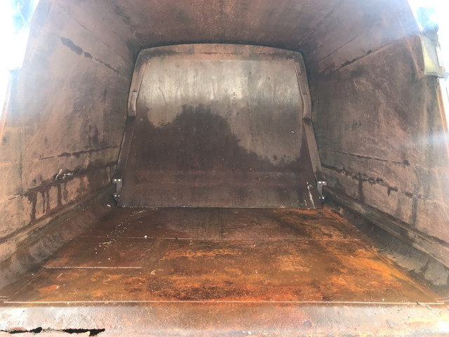 UDトラックスコンドルパッカー車（塵芥車）中型（4t）[写真10]