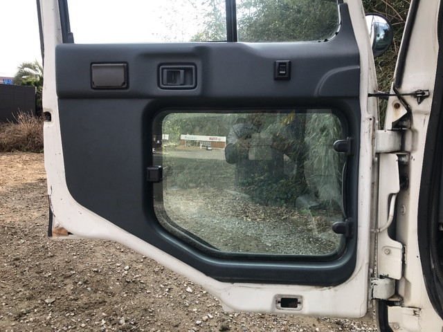 UDトラックスコンドルパッカー車（塵芥車）中型（4t）[写真24]