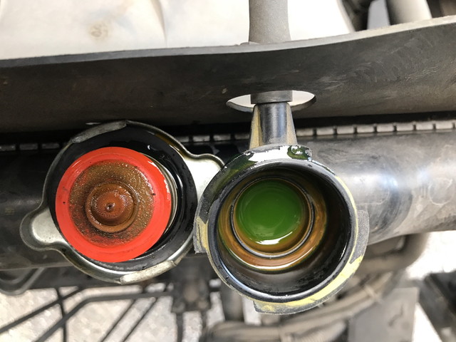 いすゞフォワードパッカー車（塵芥車）増トン（6t・8t）[写真19]