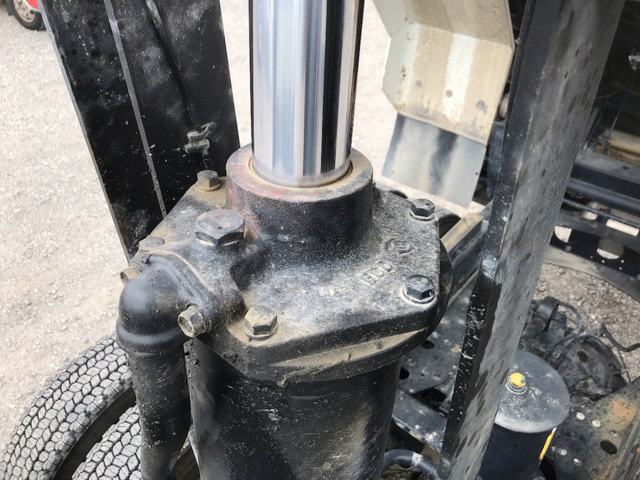 三菱ふそうスーパーグレートダンプ大型（10t）[写真12]